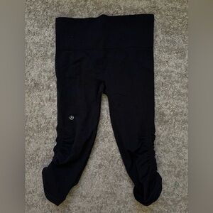 Lululemon In The Flow Crop II leggings size 4 EUC